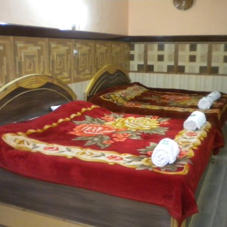 Blooming Dale Hotel Srīnagar Kültér fotó