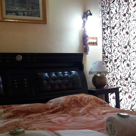 Blooming Dale Hotel Srīnagar Kültér fotó