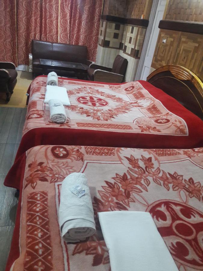 Blooming Dale Hotel Srīnagar Kültér fotó