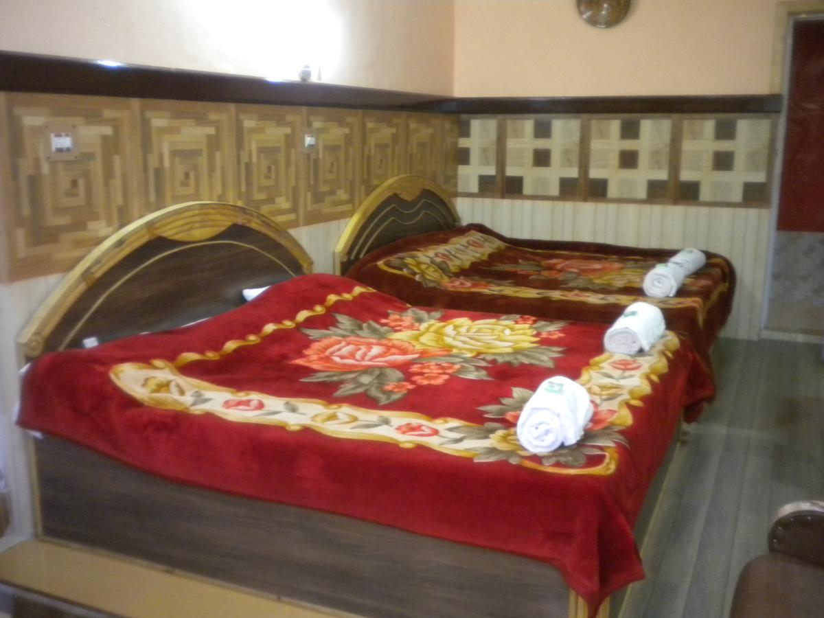 Blooming Dale Hotel Srīnagar Kültér fotó