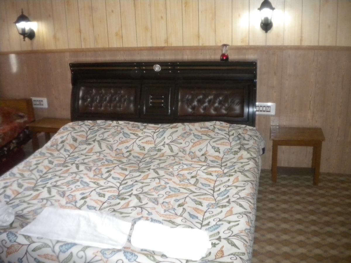 Blooming Dale Hotel Srīnagar Kültér fotó