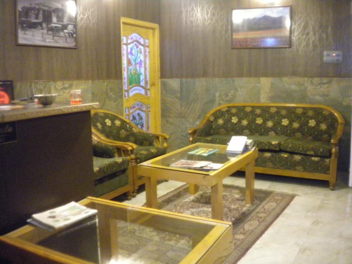 Blooming Dale Hotel Srīnagar Kültér fotó
