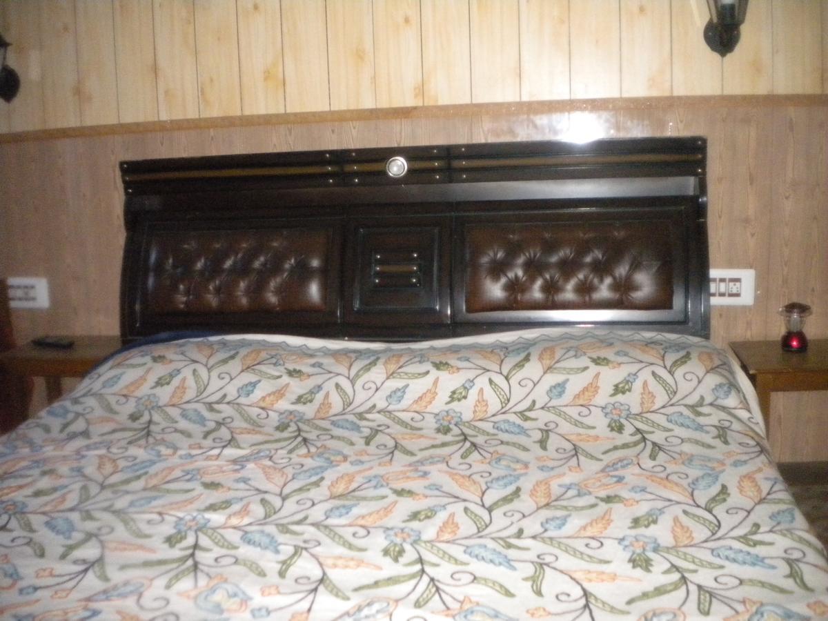 Blooming Dale Hotel Srīnagar Kültér fotó