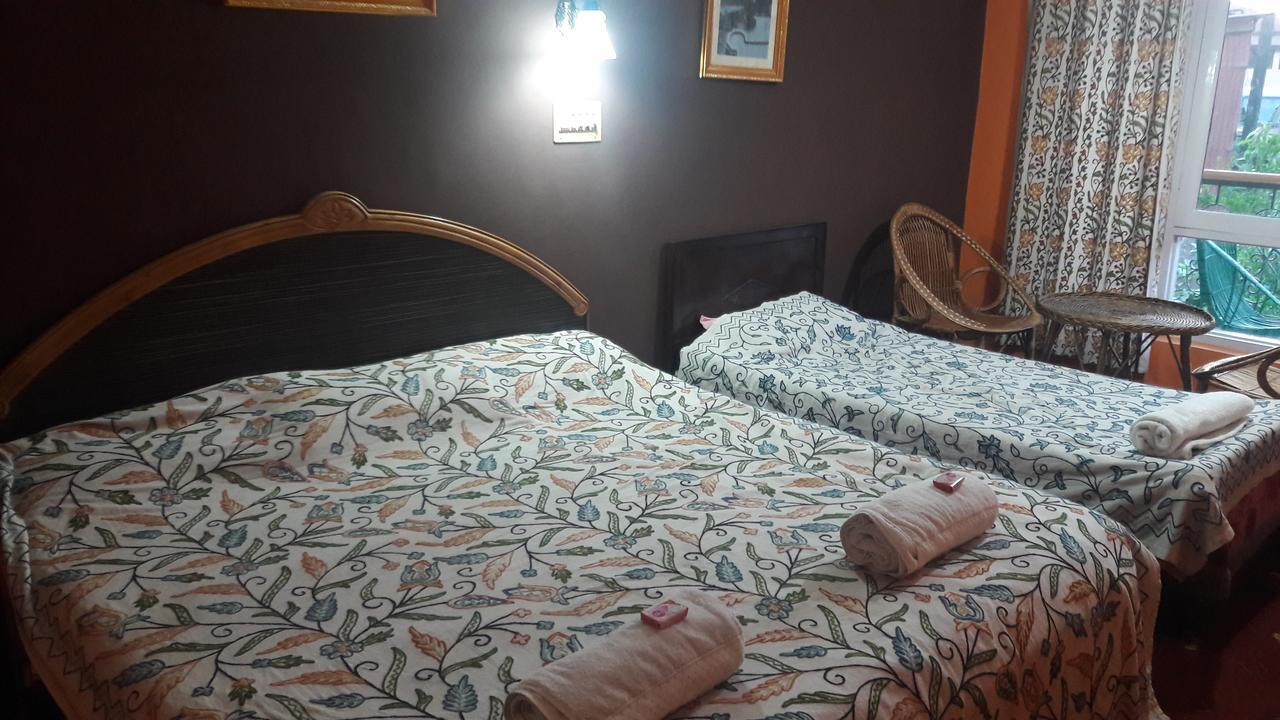Blooming Dale Hotel Srīnagar Kültér fotó