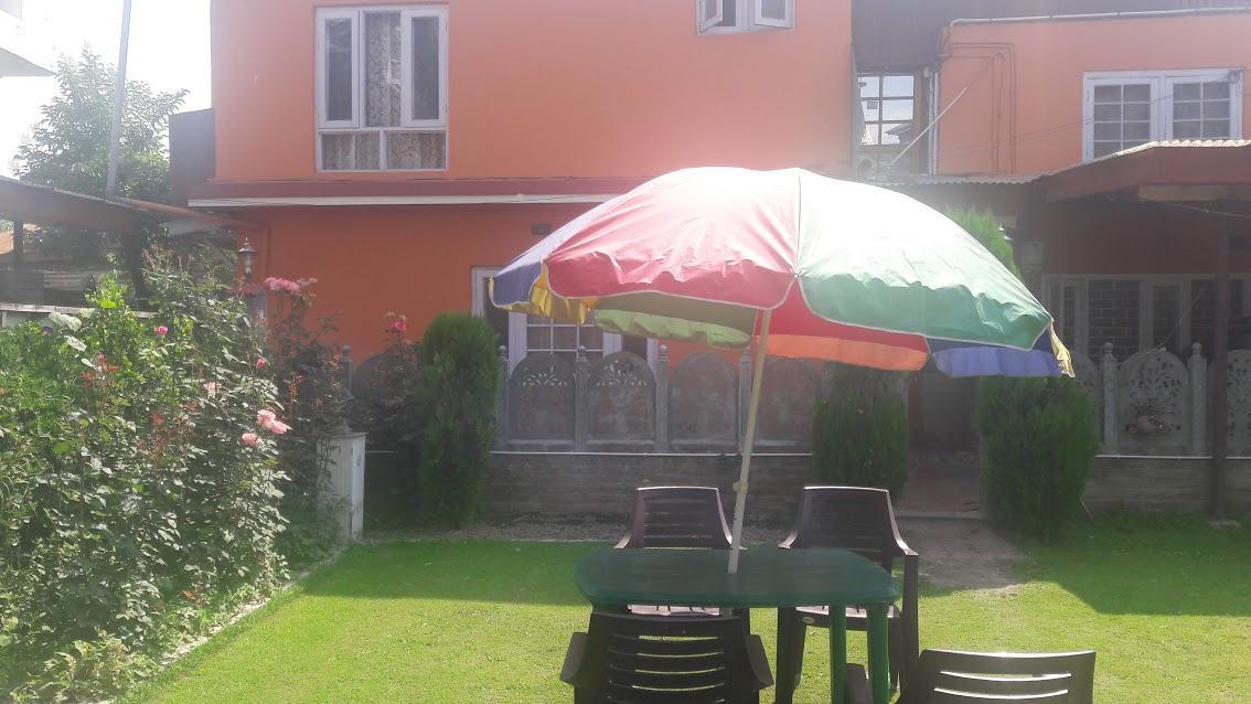 Blooming Dale Hotel Srīnagar Kültér fotó