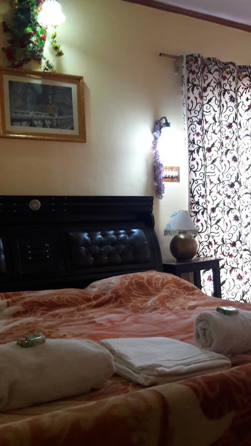 Blooming Dale Hotel Srīnagar Kültér fotó
